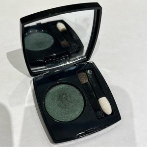 CHANEL Limited Edition Eyeshadow No. 18 Verde - Satin